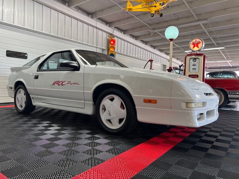 White Dodge Daytona Iroc