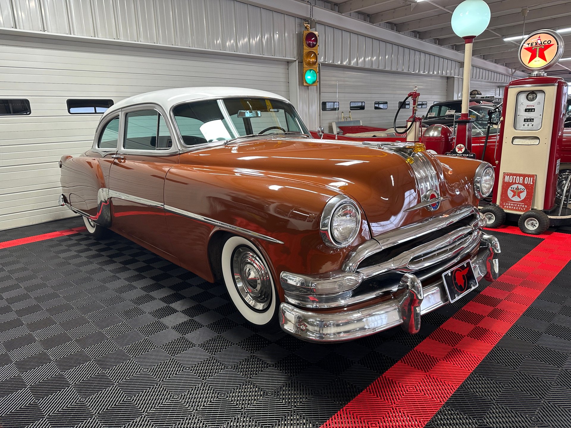 アメンボ 1954 Pontiac Chieftain | Cruisin Classics