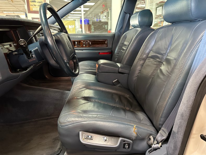 1995 Cadillac Fleetwood 16