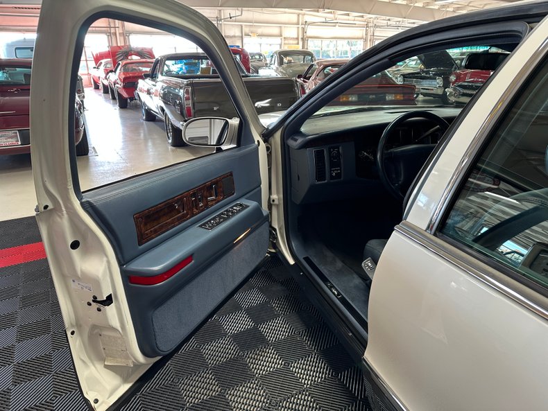 1995 Cadillac Fleetwood 13