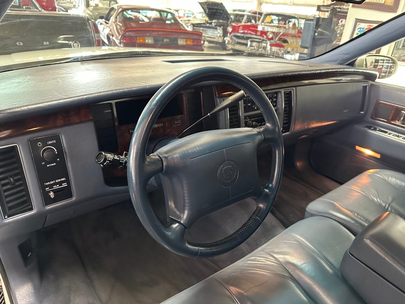 1995 Cadillac Fleetwood 17