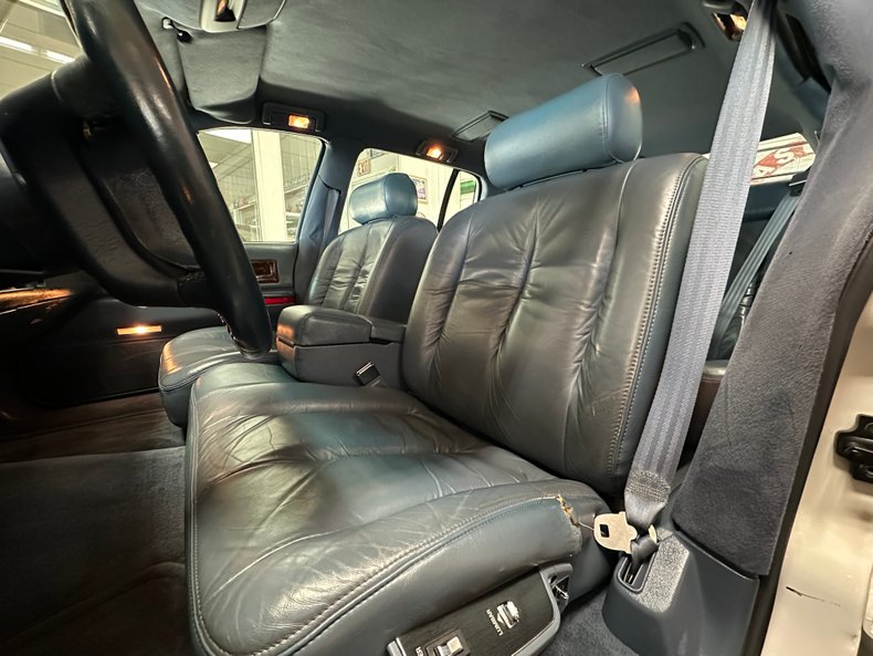 1995 Cadillac Fleetwood 19