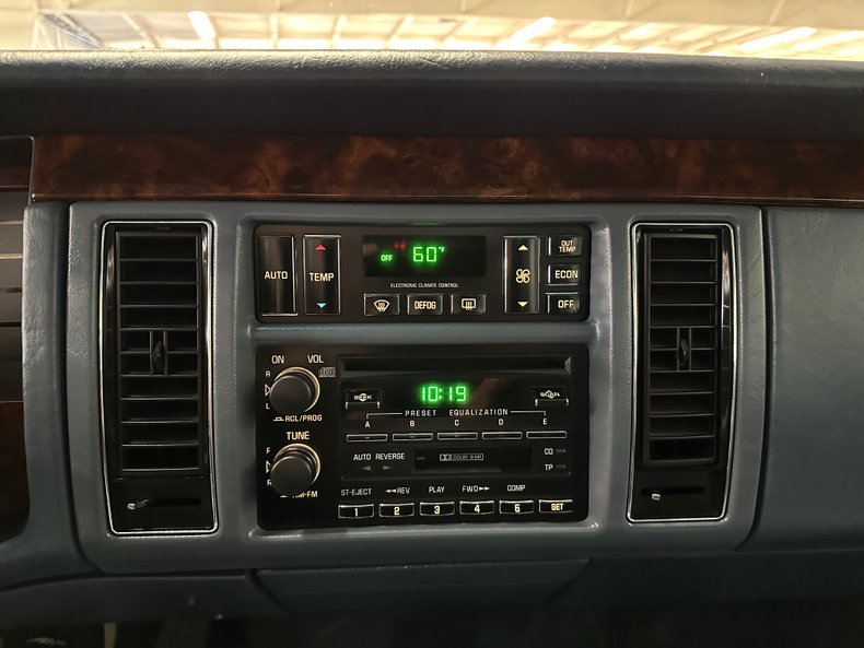 1995 Cadillac Fleetwood 24