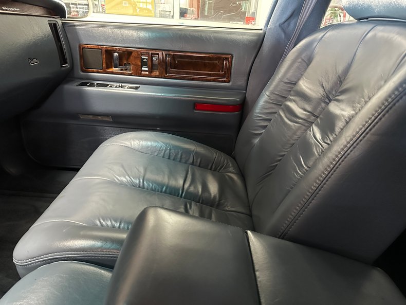 1995 Cadillac Fleetwood 26