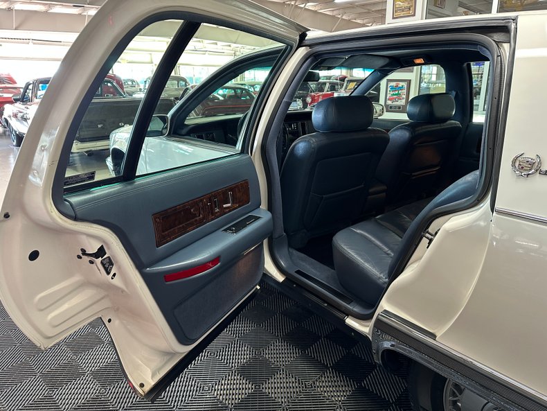 1995 Cadillac Fleetwood 28