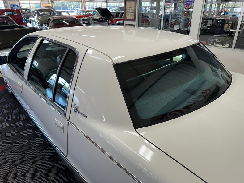 1995 Cadillac Fleetwood 33