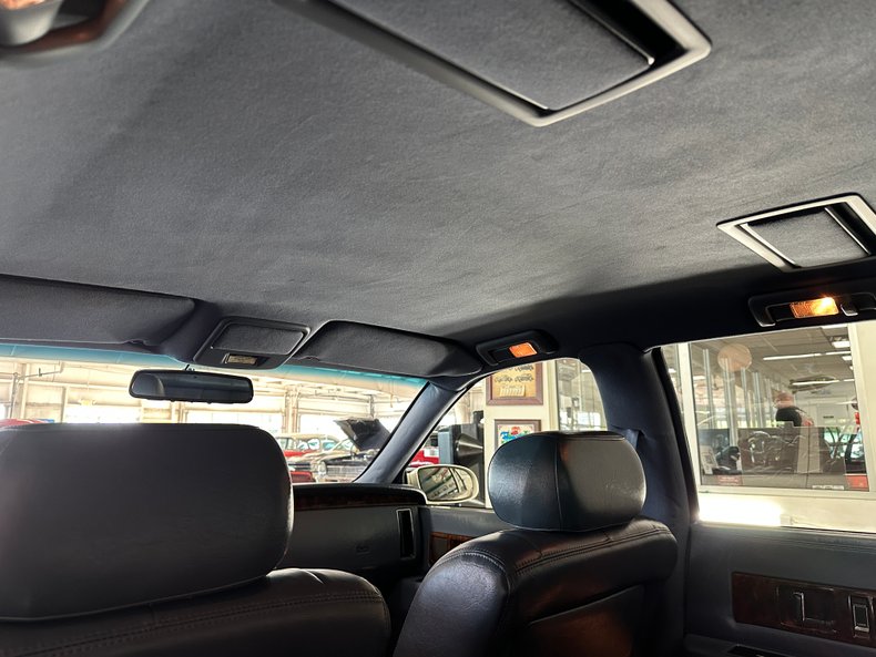 1995 Cadillac Fleetwood 32
