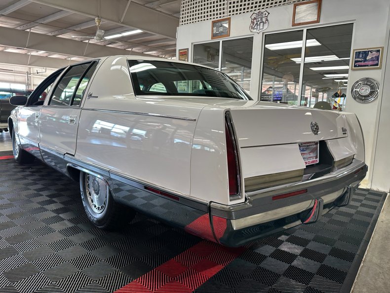 1995 Cadillac Fleetwood 36