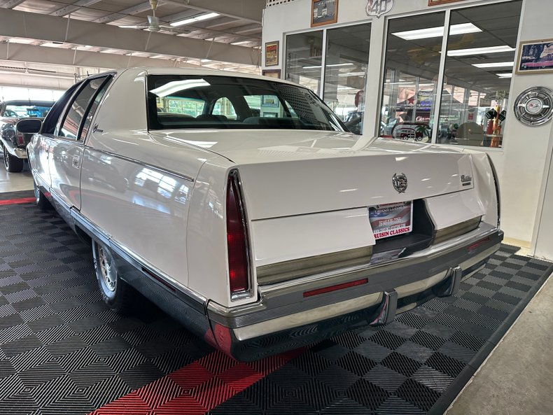 1995 Cadillac Fleetwood 37