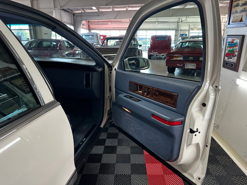 1995 Cadillac Fleetwood 47