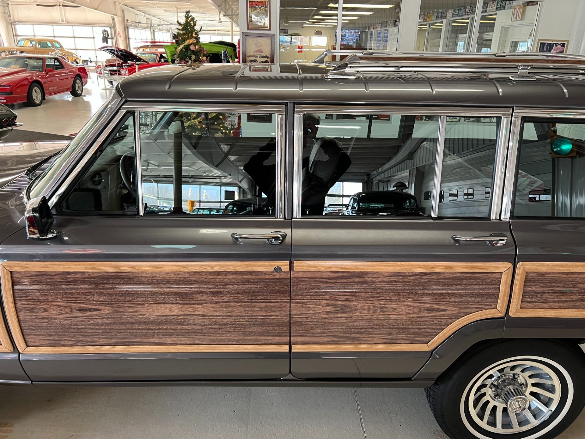 1989 Jeep Grand Wagoneer | Cruisin Classics