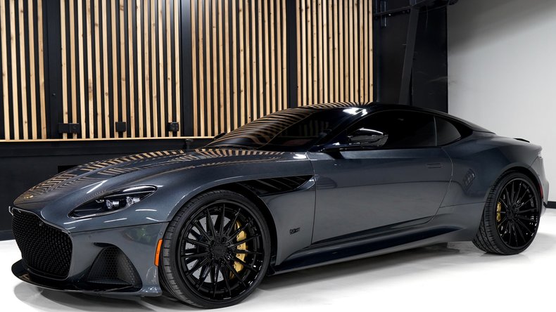 2019 Aston Martin DBS