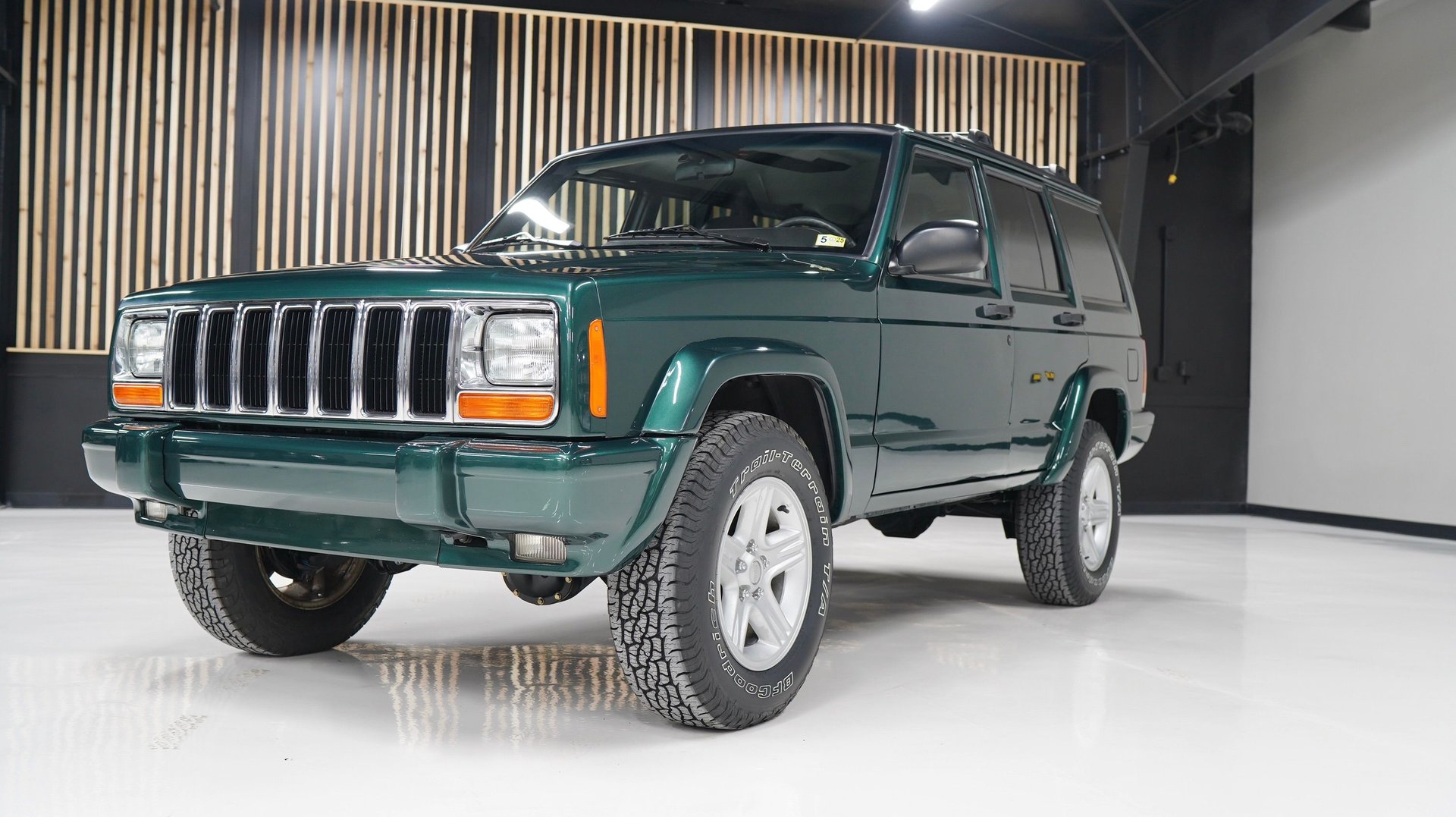 635030 | 2000 Jeep Cherokee 4dr Limited 4WD | Davis Autosports