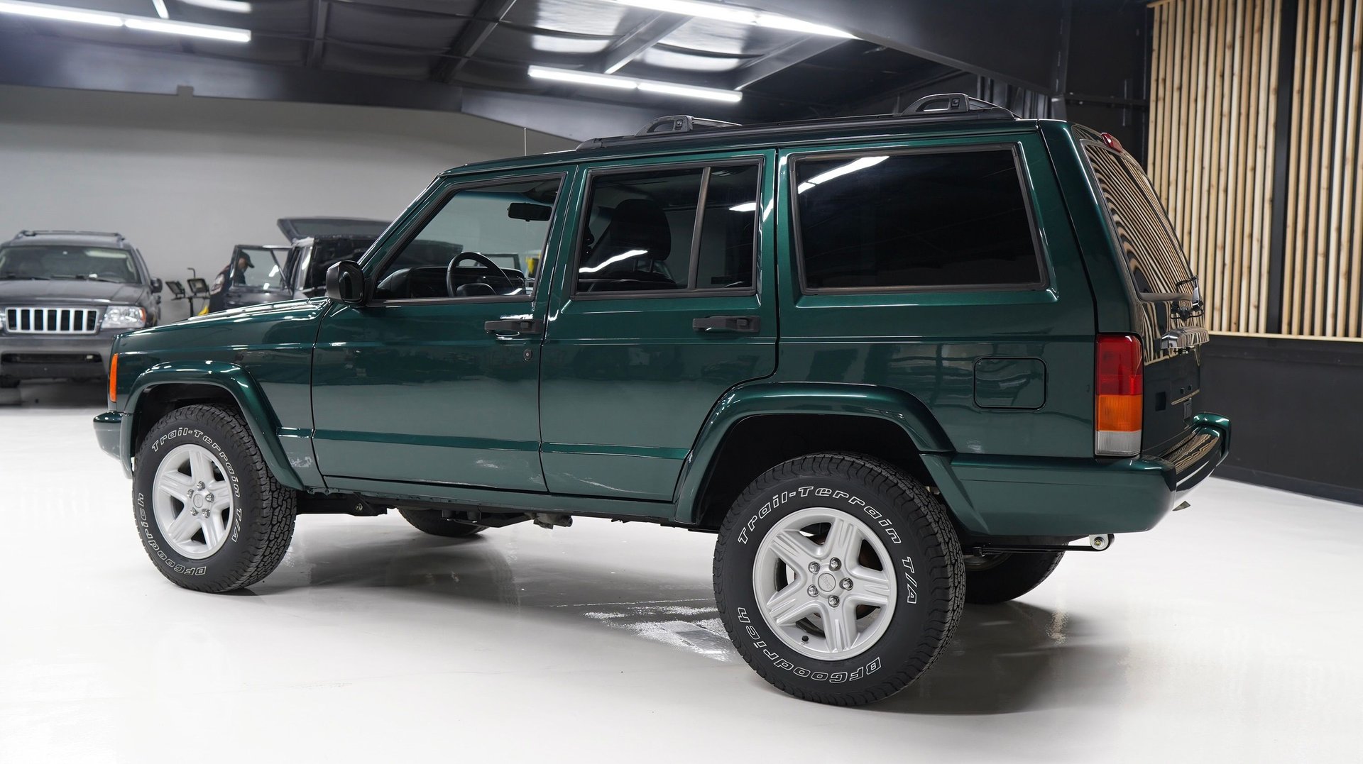 635030 | 2000 Jeep Cherokee 4dr Limited 4WD | Davis Autosports