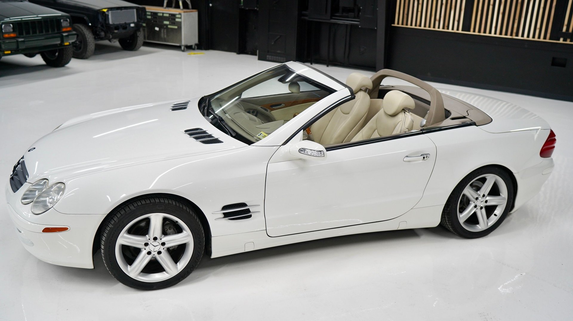 759062 | 2004 Mercedes-Benz SL-Class 2dr Roadster 5.0L | Davis Autosports