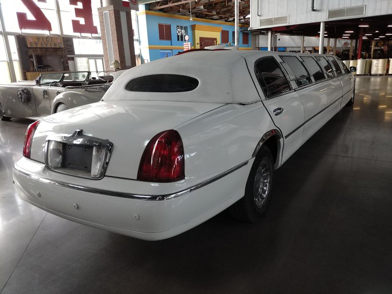 1999 Lincoln Town Car Limo
