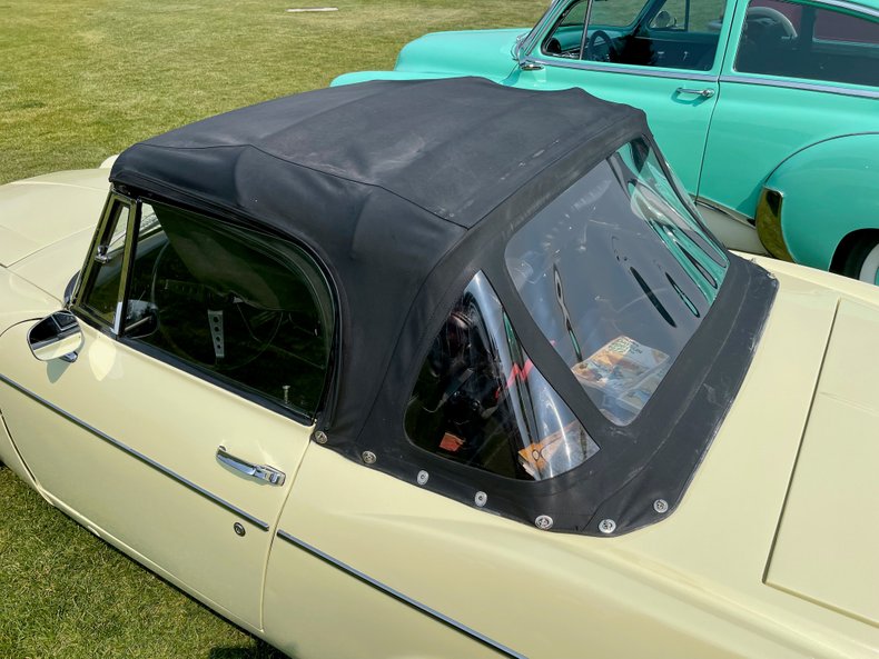 1967 Datsun Fairlady Roadster 9