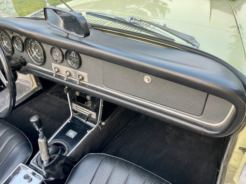 1967 Datsun Fairlady Roadster 23