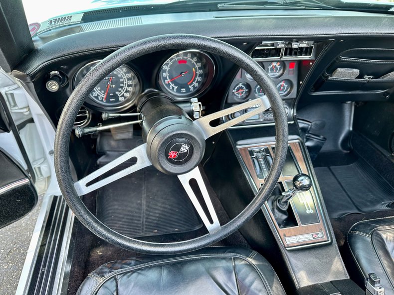 1975 Chevrolet Corvette 2