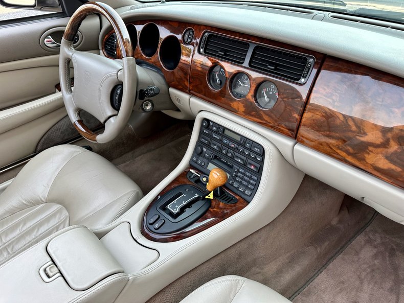 1999 Jaguar XK8 61