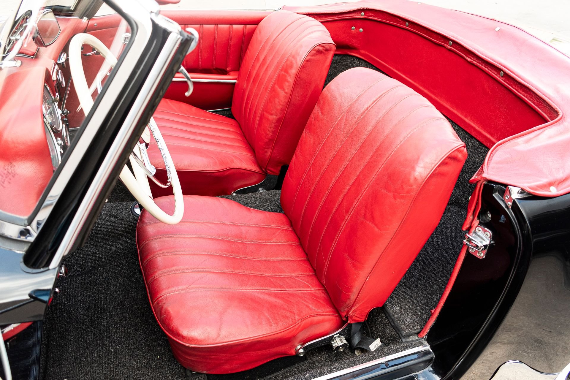 1961 Mercedes-Benz 190SL | DriverSource : Fine Motorcars | Houston, TX
