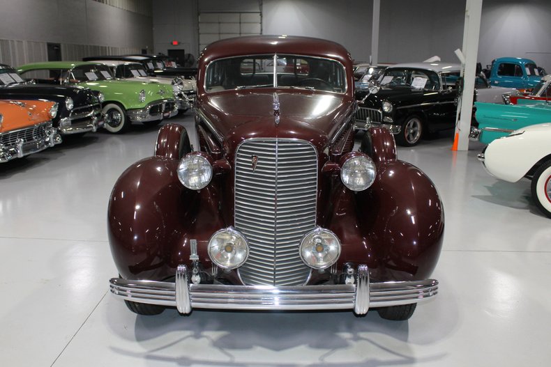 1936 Cadillac Series 85 V-12 18