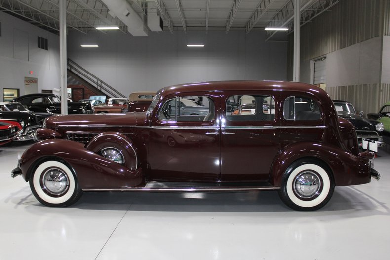1936 Cadillac Series 85 V-12 24