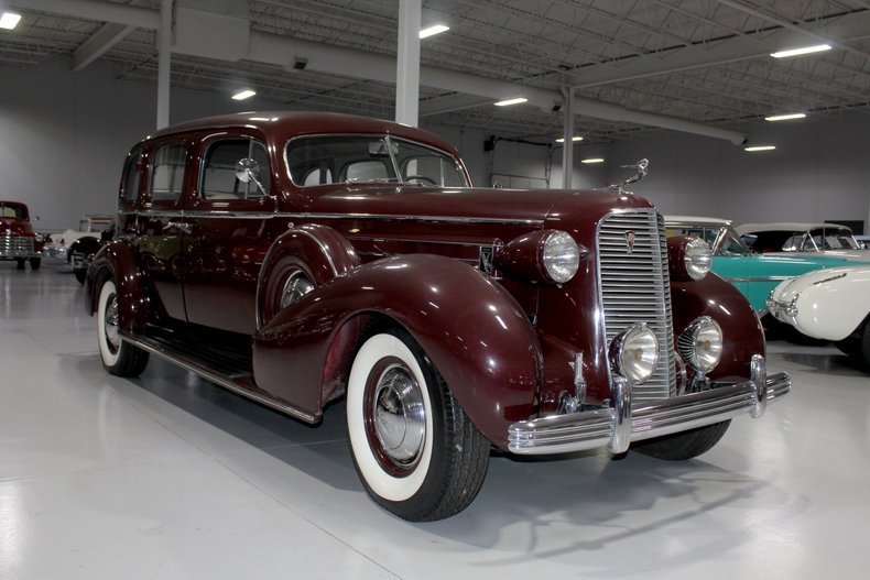 1936 Cadillac Series 85 V-12 33