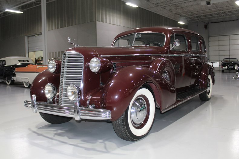 1936 Cadillac Series 85 V-12 35