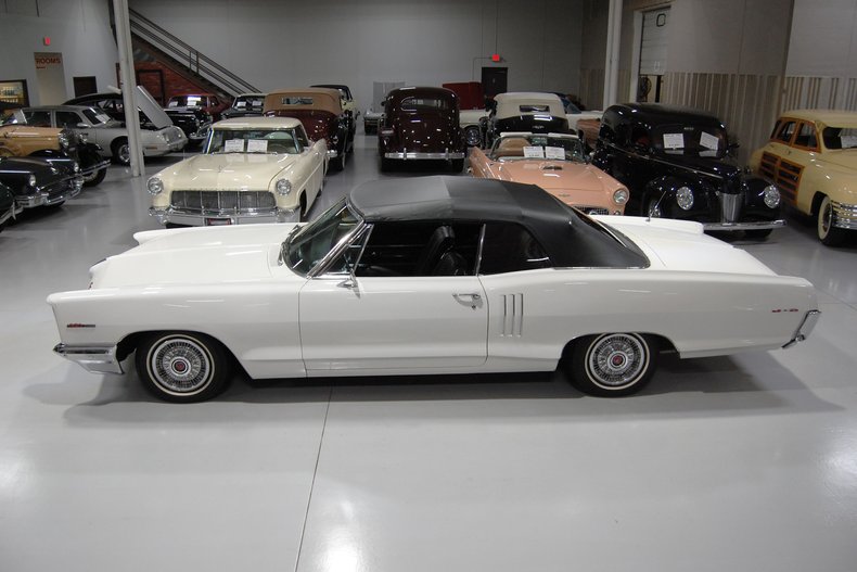 1966 Pontiac 2+2 Convertible 20