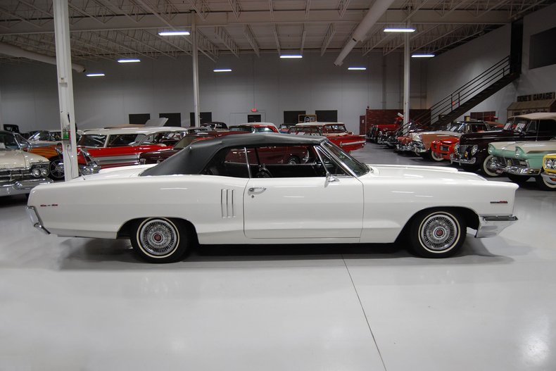 1966 Pontiac 2+2 Convertible 32