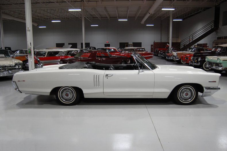 1966 Pontiac 2+2 Convertible 24