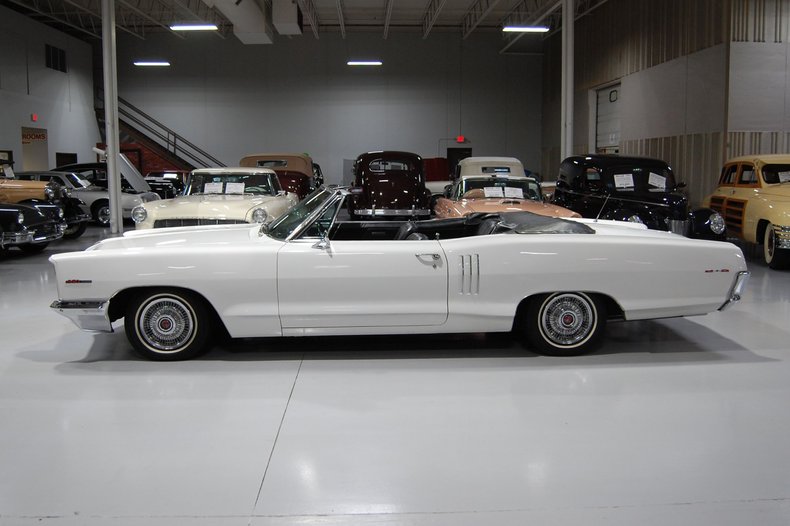 1966 Pontiac 2+2 Convertible 28