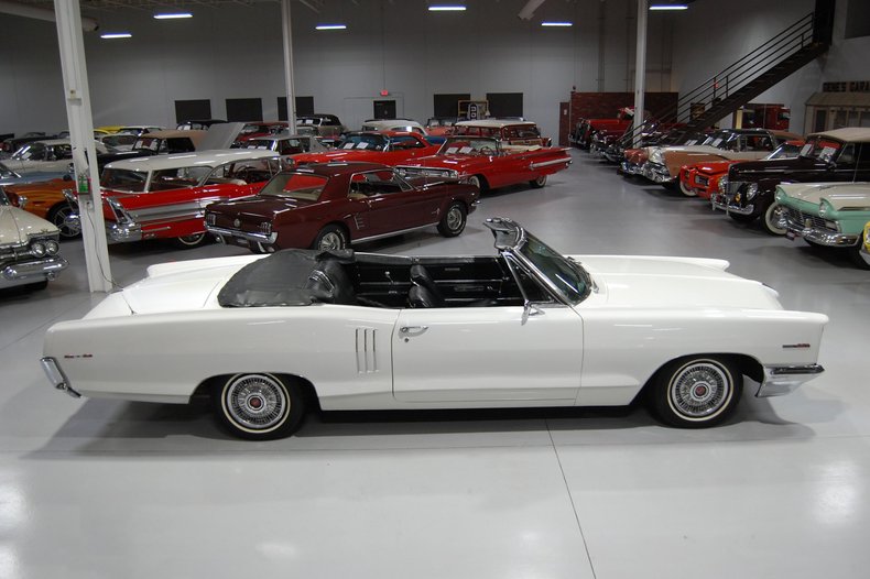 1966 Pontiac 2+2 Convertible 8