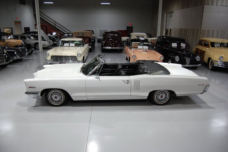 1966 Pontiac 2+2 Convertible 12