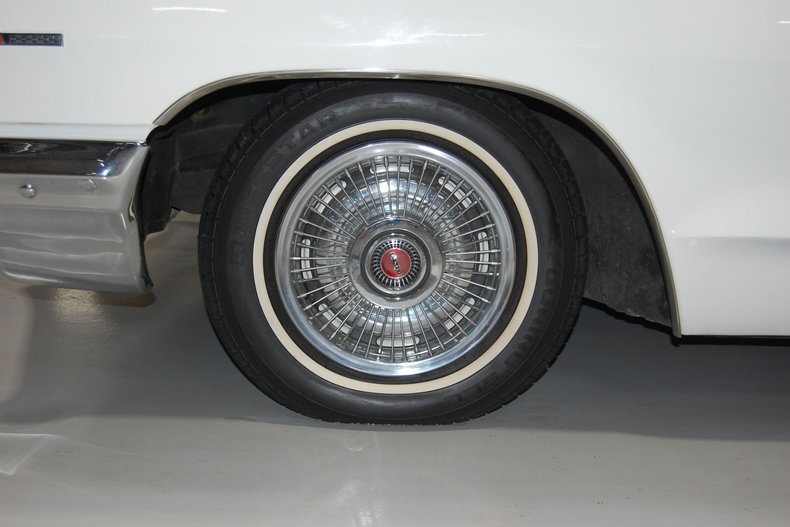 1966 Pontiac 2+2 Convertible 38