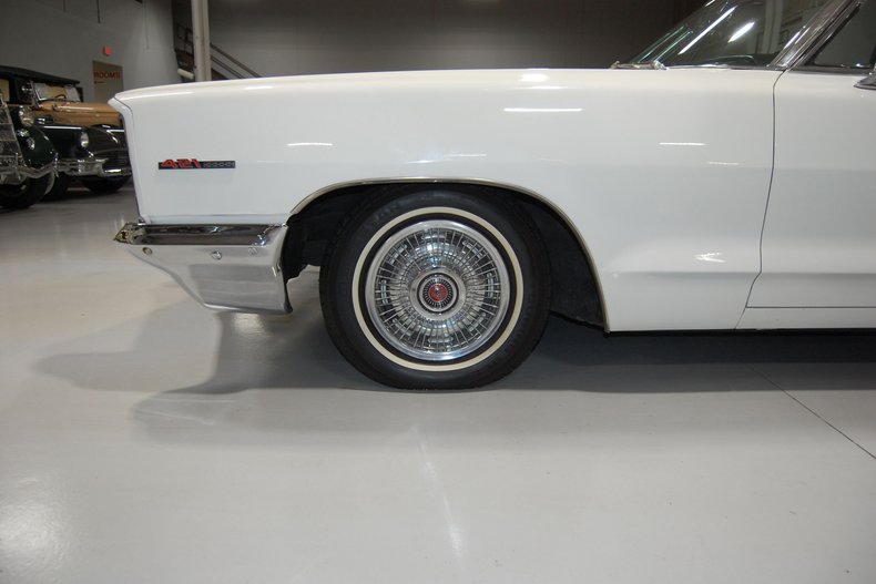 1966 Pontiac 2+2 Convertible 37