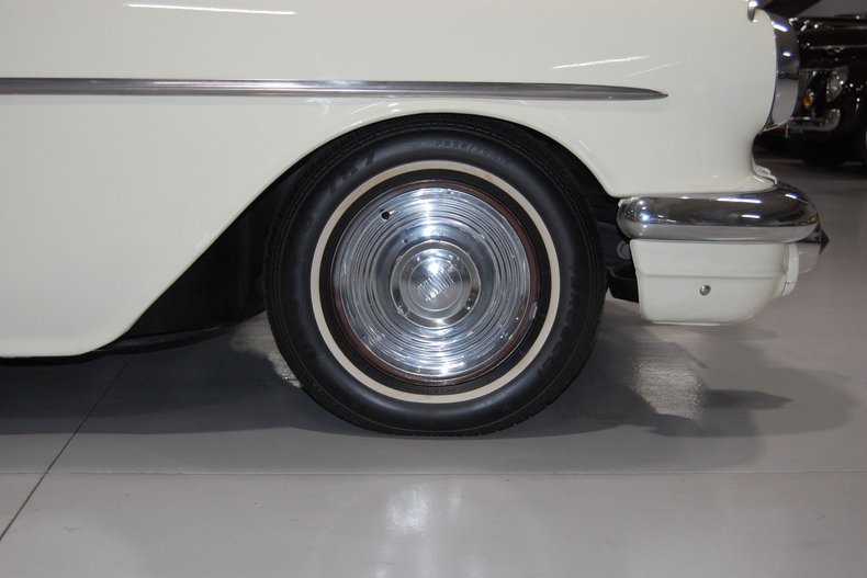 1956 Pontiac Star Chief 28