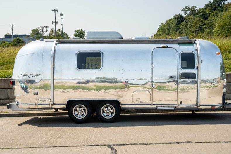 1975 airstream sovereign land yacht