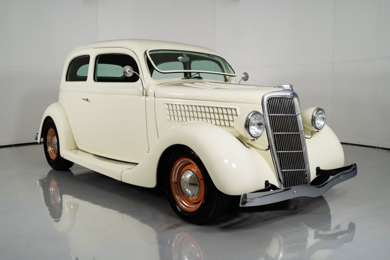 1935 Ford Tudor
