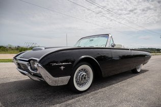 1962 Ford Thunderbird