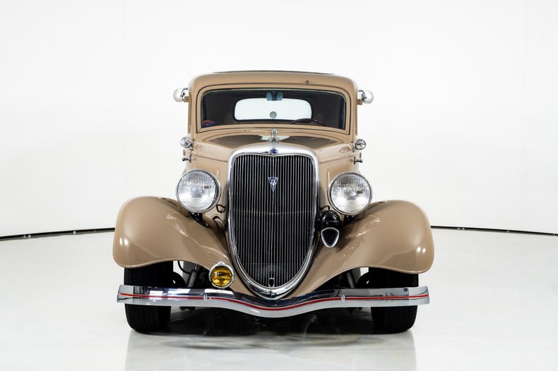 1934 Ford Deluxe