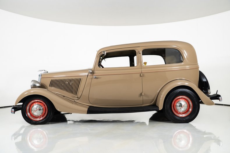 1934 Ford Deluxe