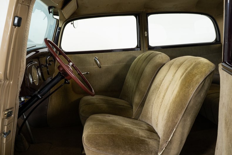 1934 Ford Deluxe