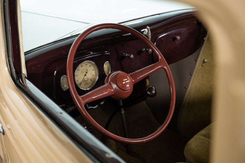 1934 Ford Deluxe