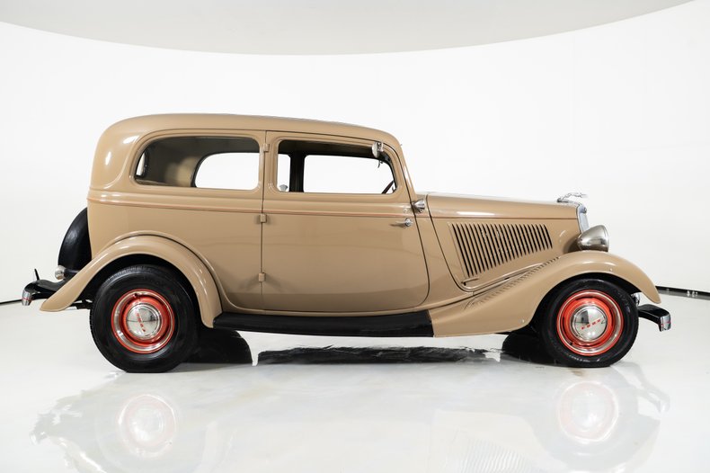 1934 Ford Deluxe