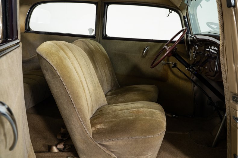 1934 Ford Deluxe