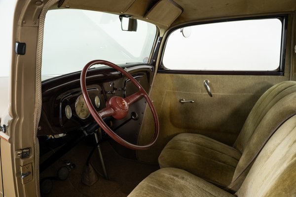 1934 Ford Deluxe