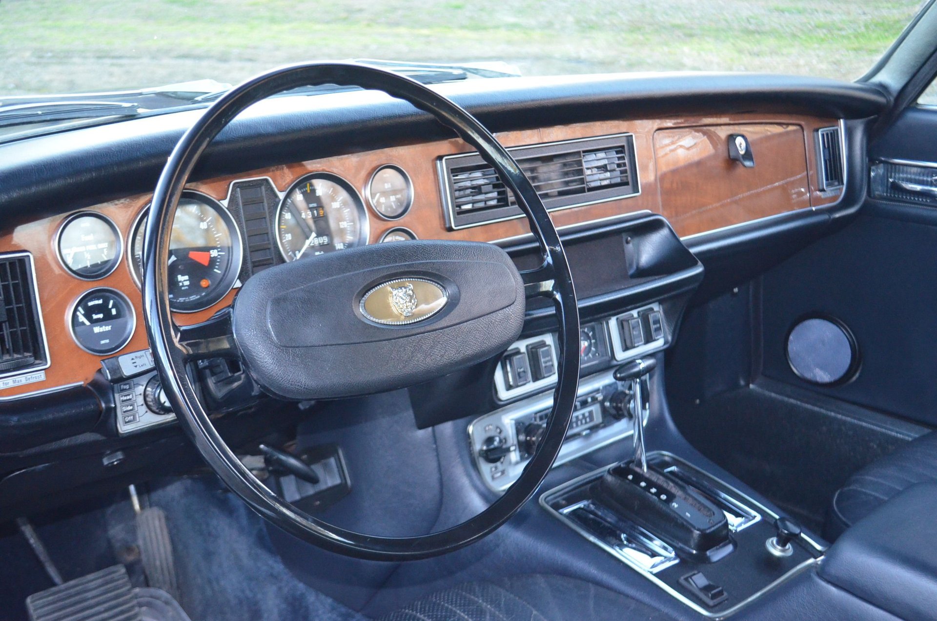 インテリア 1976 Jaguar XJ6L | Frazier Motorcar Company, LLC