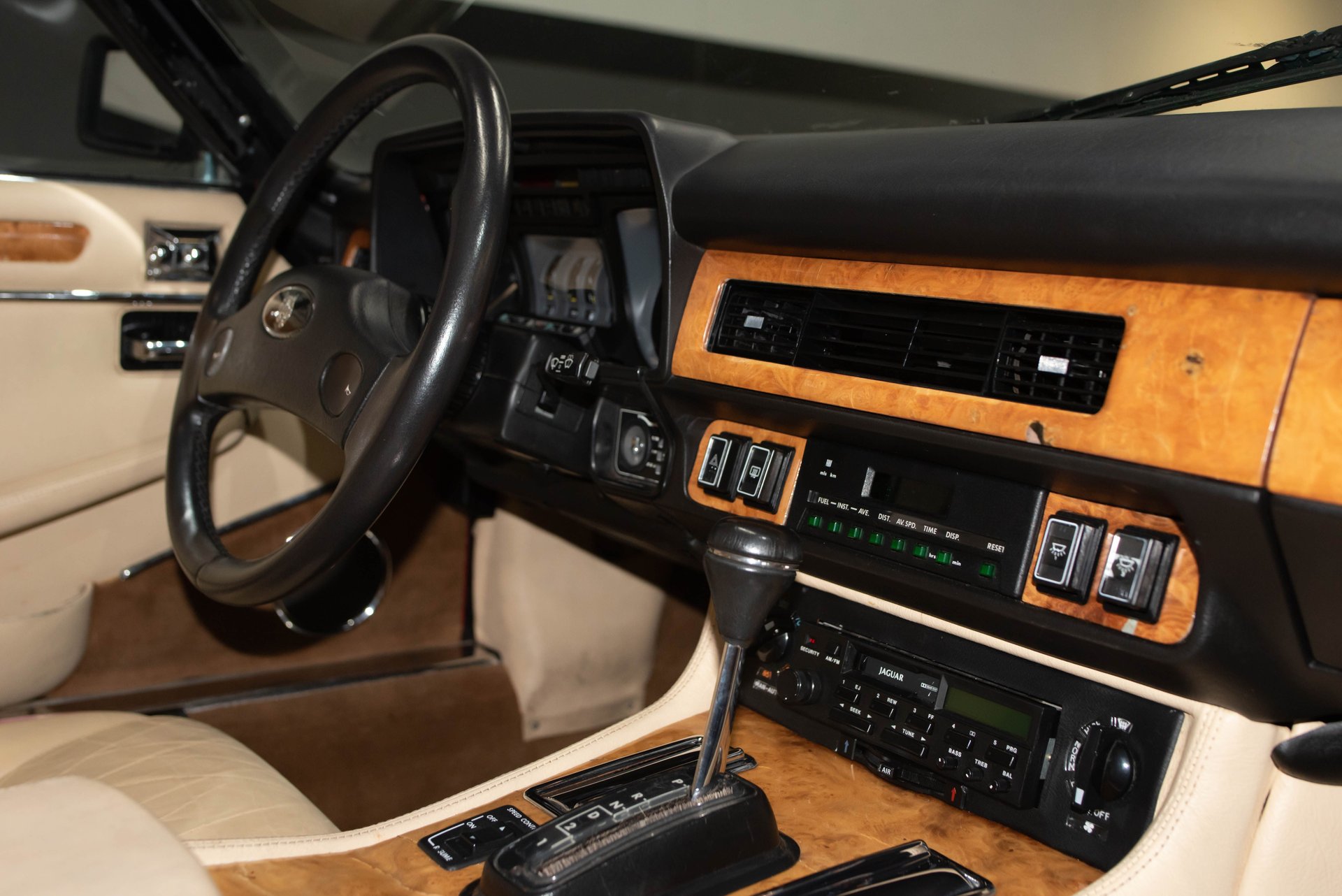 9112000 | 1989 Jaguar XJS COUPE ROUGE | Frazier Motorcar Company